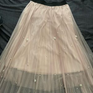 Cute blush color long skirt!